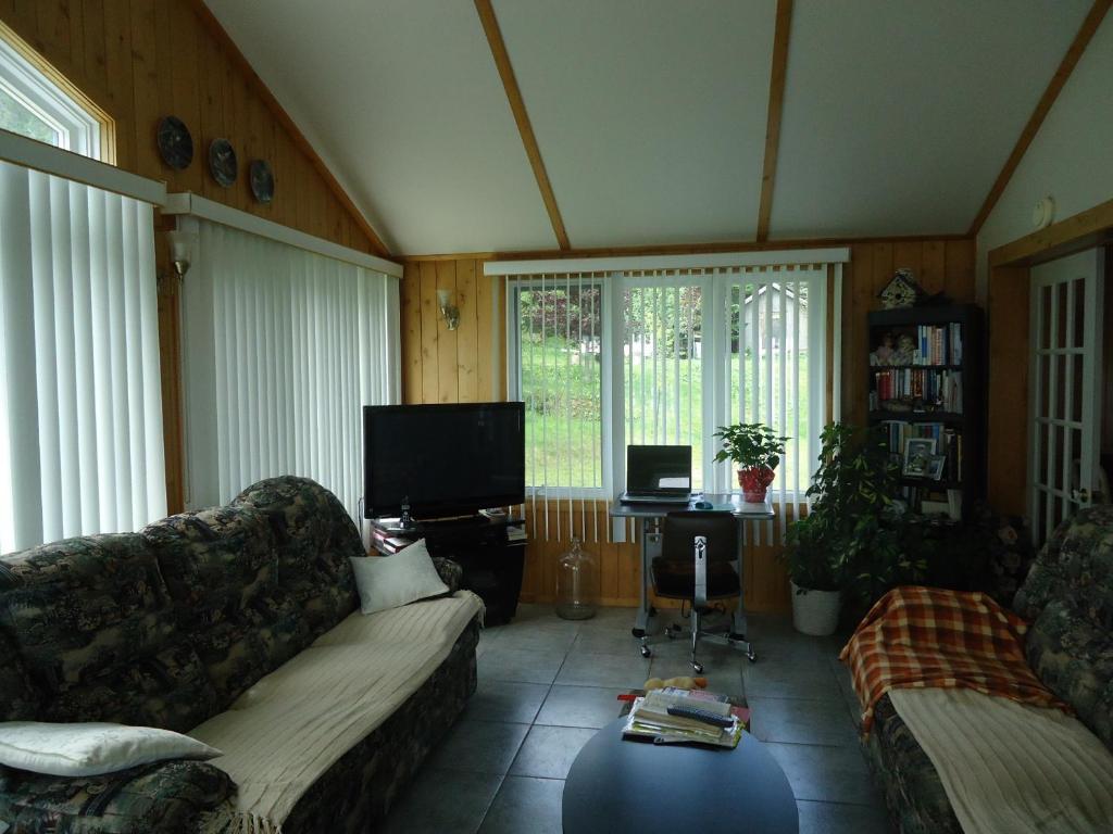 Gite A L'Abri Du Vent Bed And Breakfast Perce Exterior photo